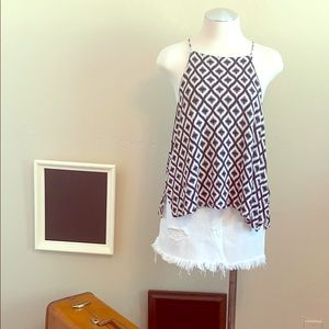 Black and white print top